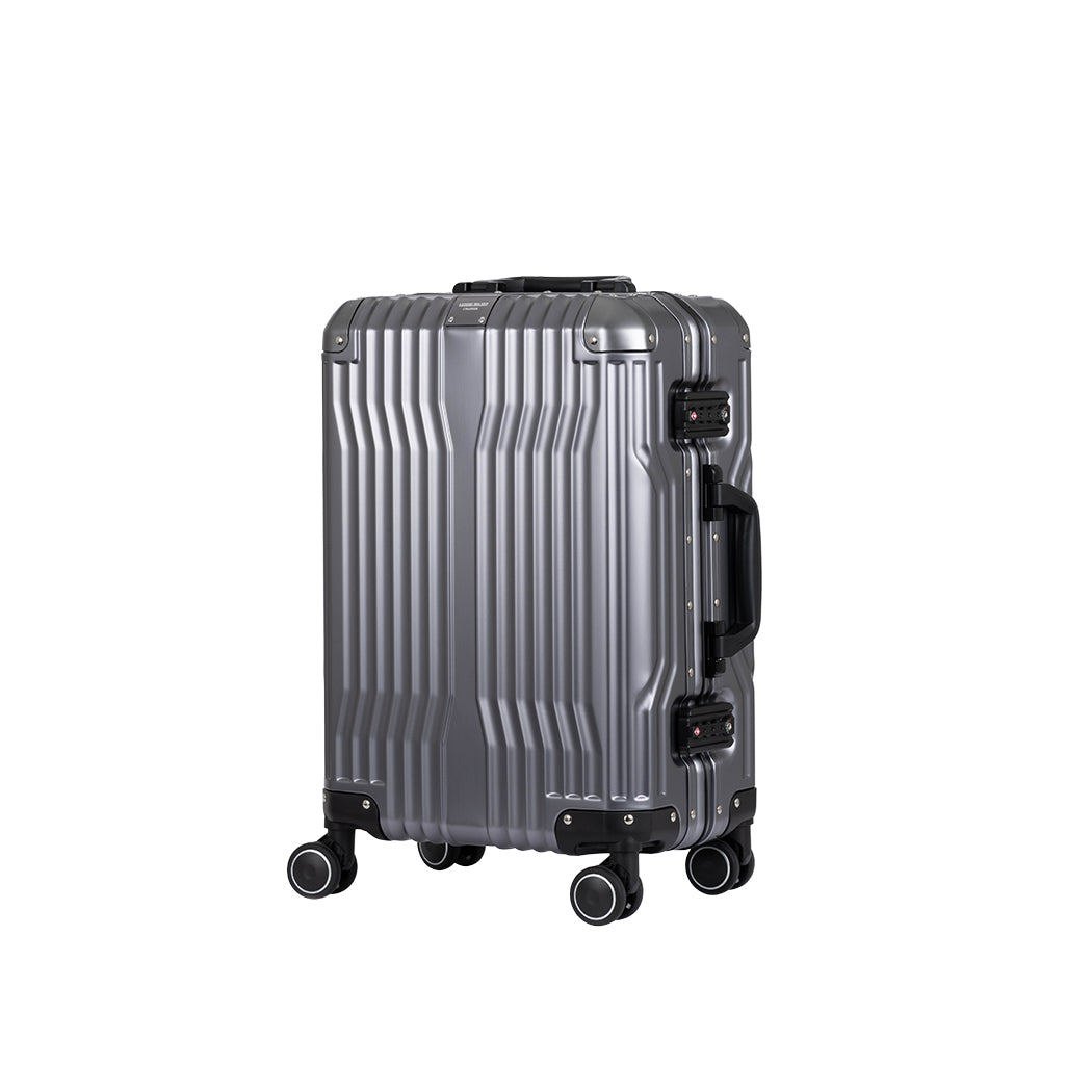 未使用品 LEGEND WALKER スーツケース 軽量機能付 シルバー未使用のほぼ新品状態の品です