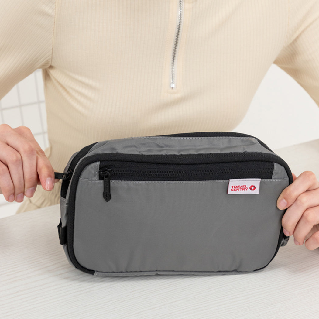 必需品の収納に。短距離トイレタリーバッグ【TRAVEL SENTRY】 | LEGEND