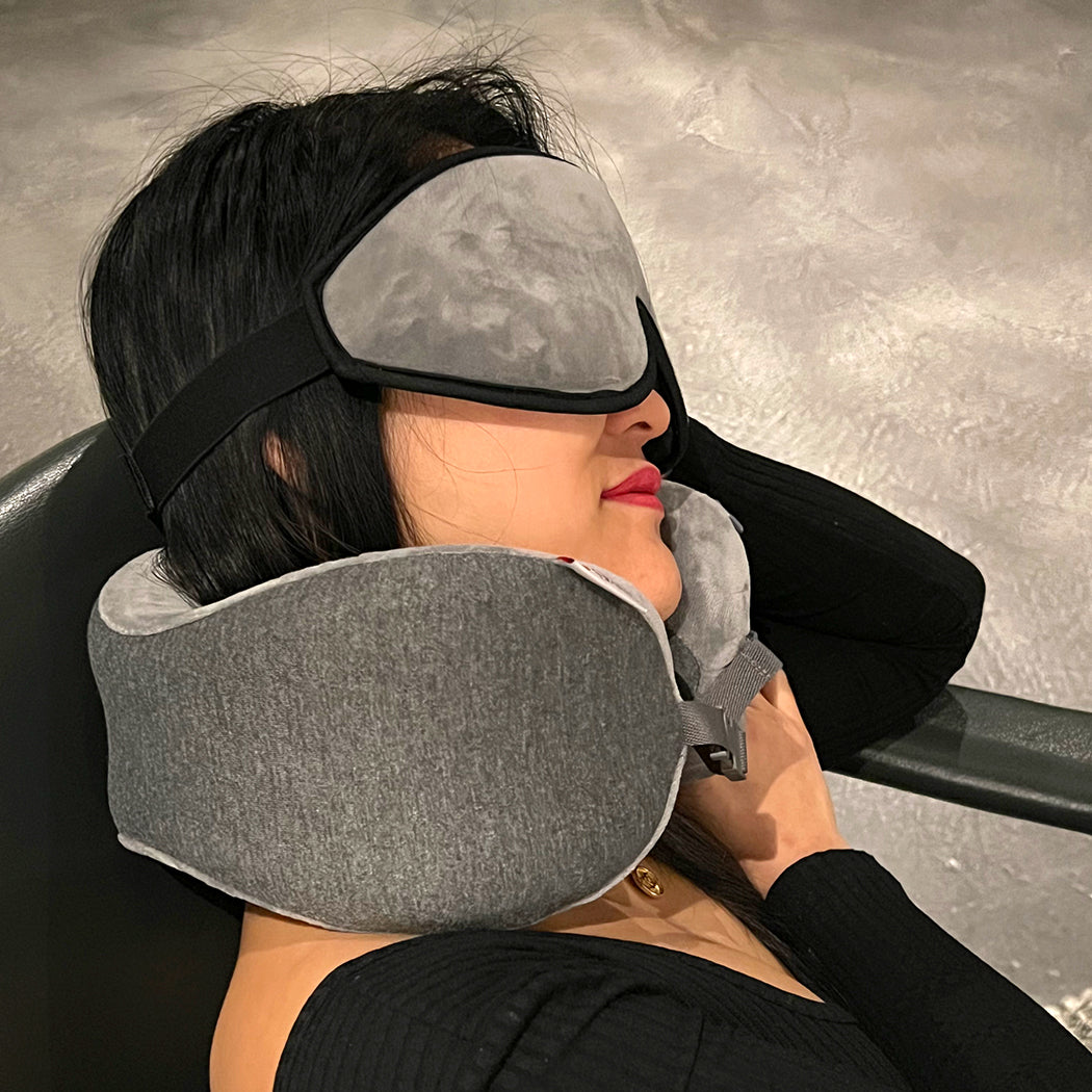 立体的なデザインで睡眠をサポートするアイマスク【TRAVEL