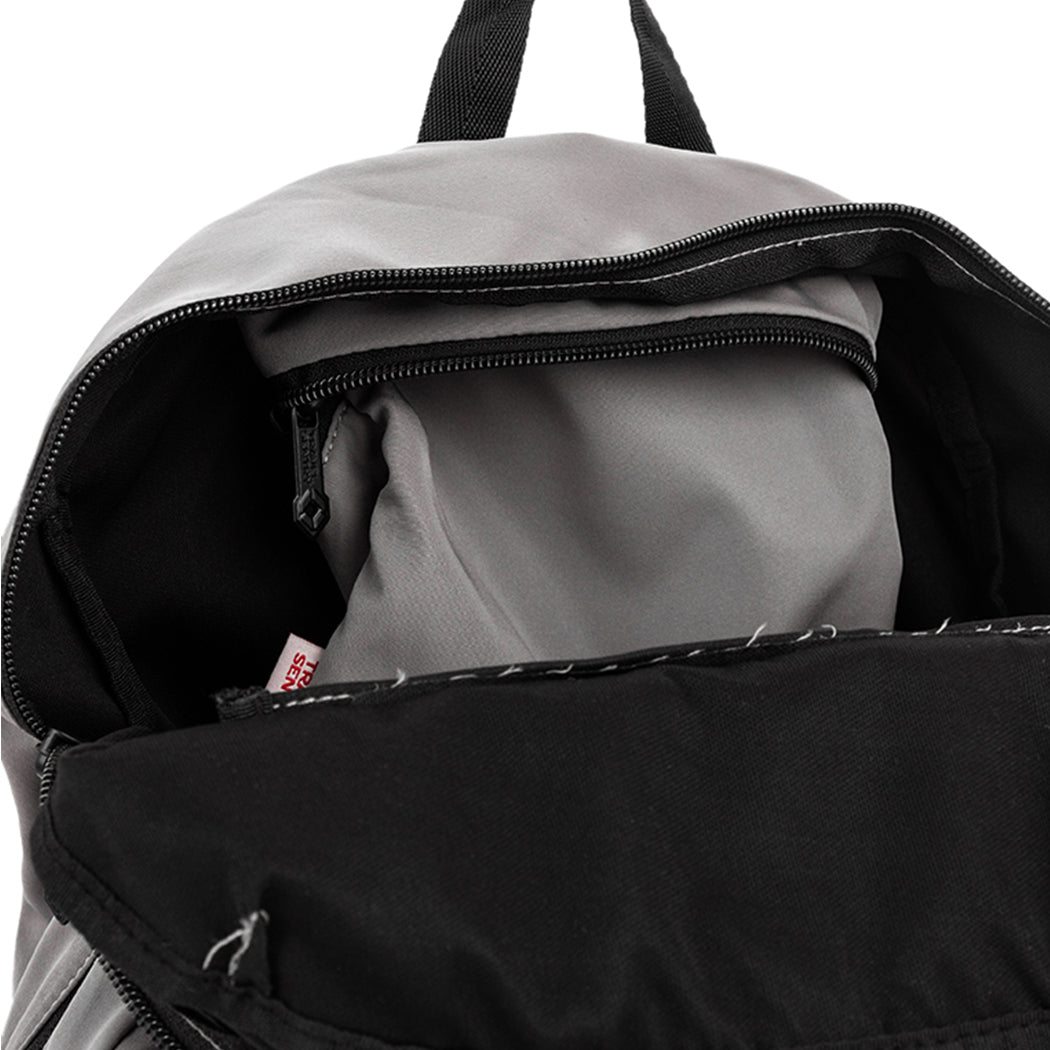 サッと広げてすぐ使える。折りたたみ式バックパック【TRAVEL SENTRY